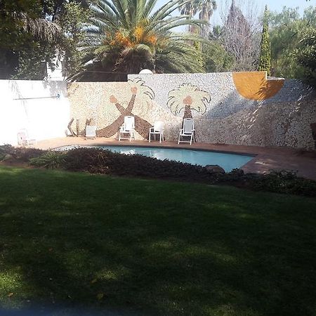 Rosebank Lodge & Backpacker Johannesburg Esterno foto