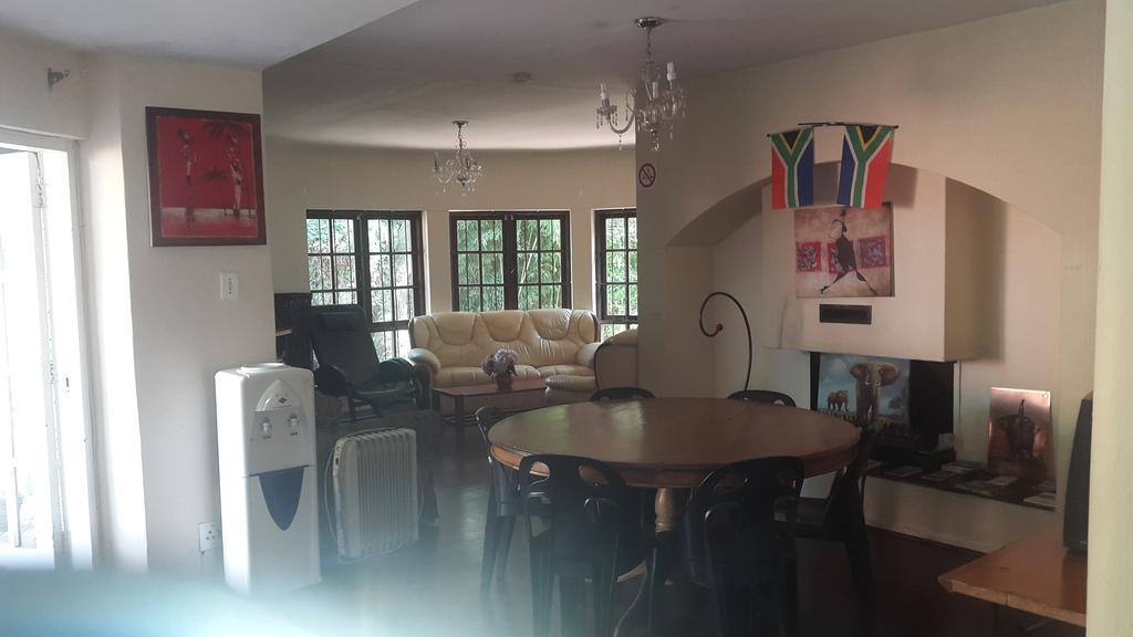 Rosebank Lodge & Backpacker Johannesburg Esterno foto