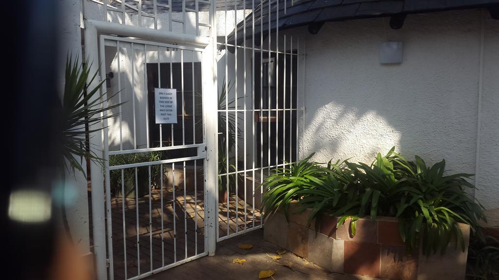 Rosebank Lodge & Backpacker Johannesburg Esterno foto