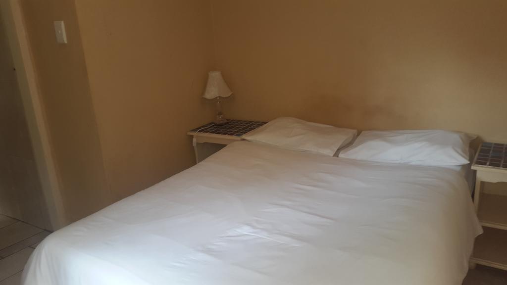 Rosebank Lodge & Backpacker Johannesburg Esterno foto