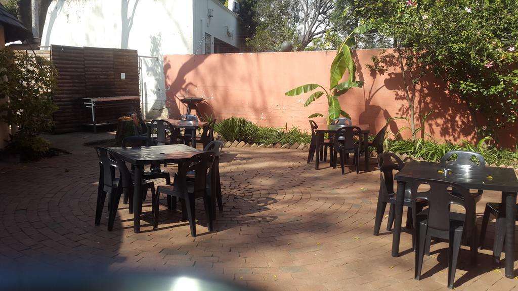 Rosebank Lodge & Backpacker Johannesburg Esterno foto