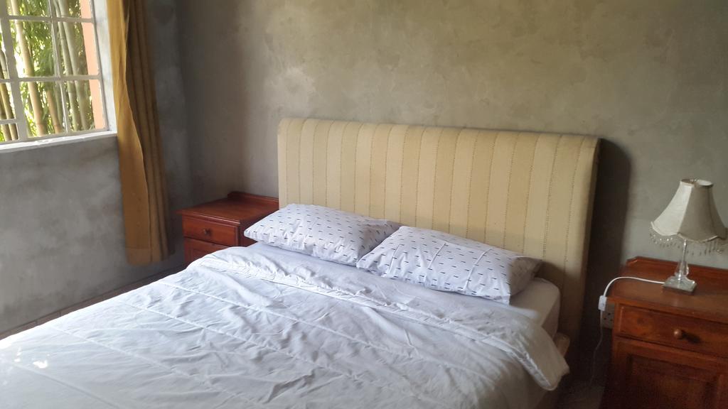 Rosebank Lodge & Backpacker Johannesburg Esterno foto